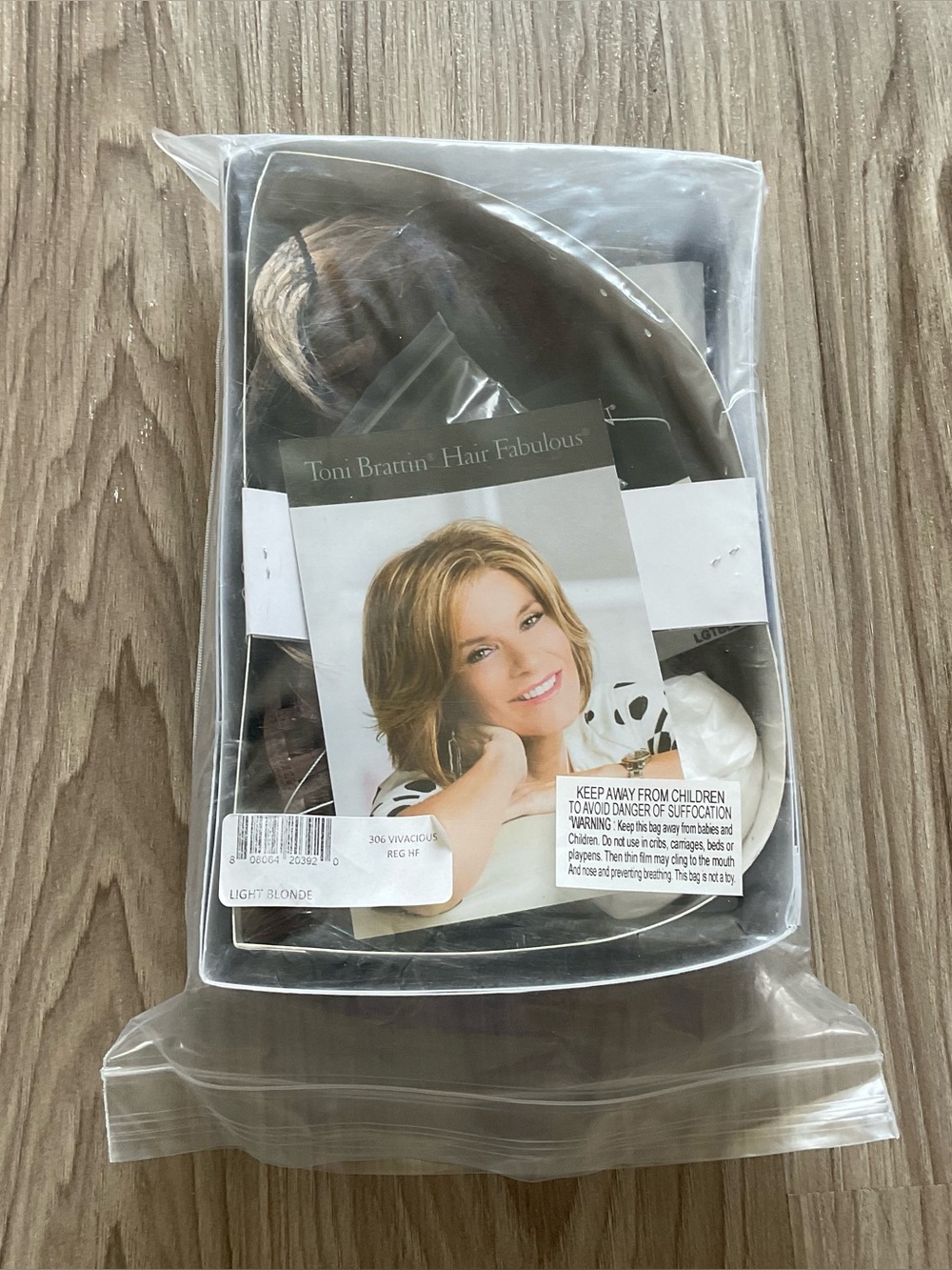 New Toni Brattin Hair Fabulous 306 Vivacious Light Blond Short Pixie Style Wig